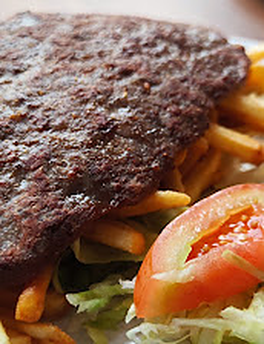 Saftig burgare med pommes från Söderins gatukök