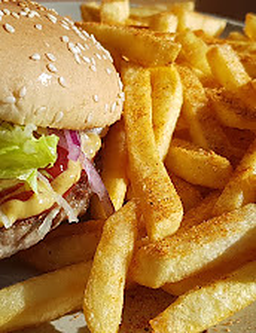 Hamburgare med kryddiga strips